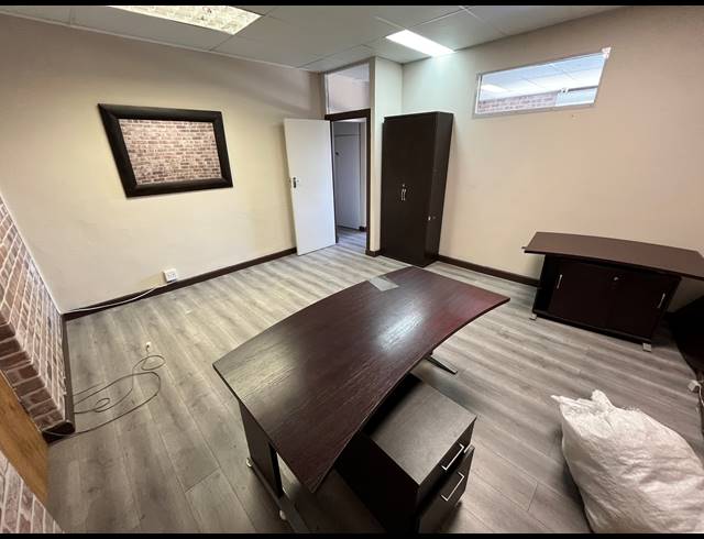 200M² OFFICE TO LET IN PARKLANDS